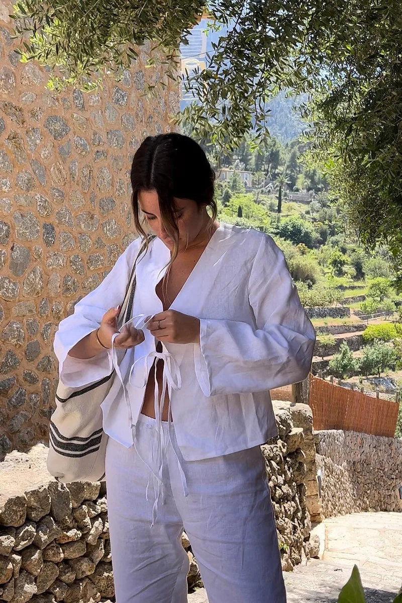 Prestige Mode™ | Blouse Élégante et Simple à Lacets