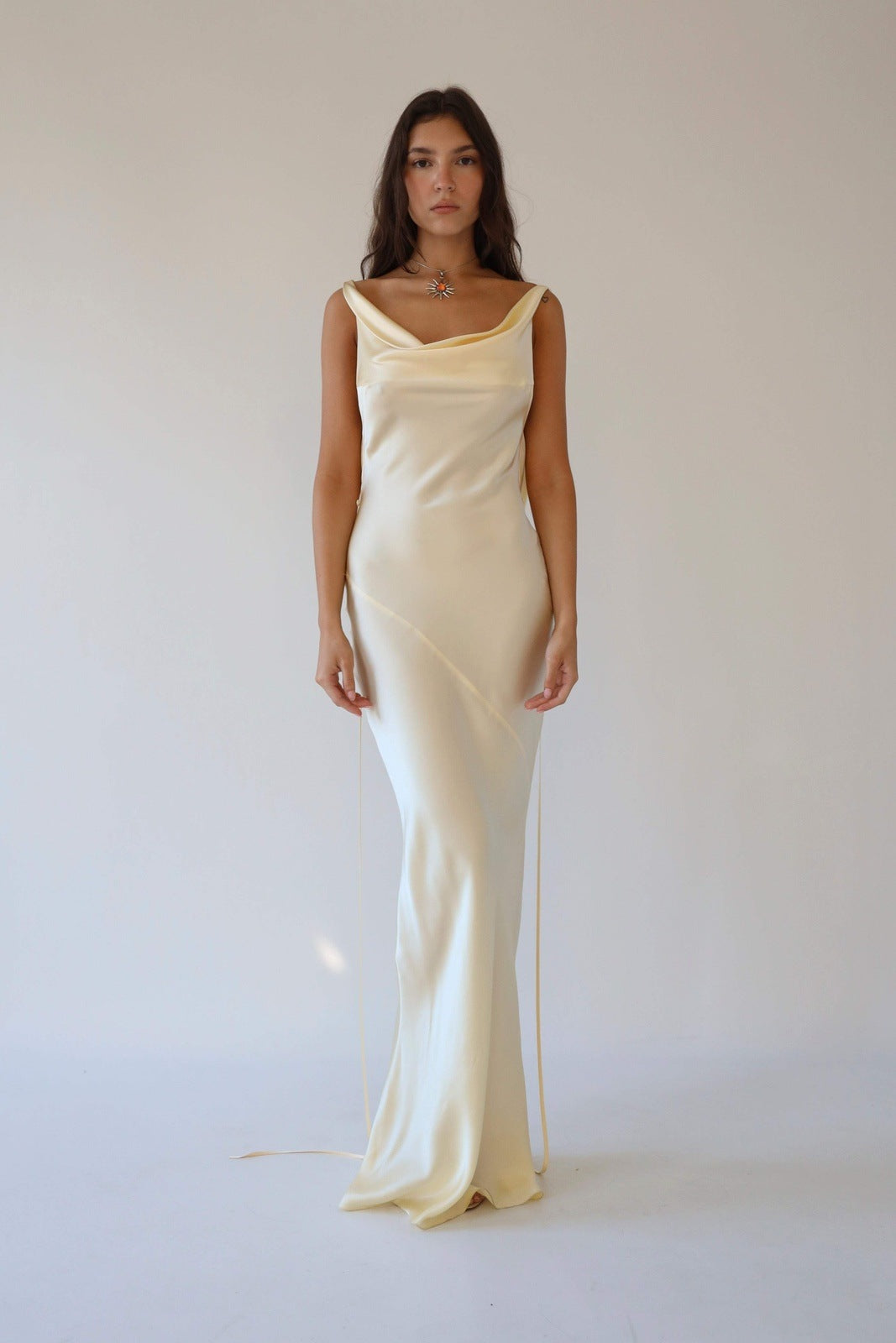 Prestige Mode™ | Robe Maxi Satinée Dos Nu Persis